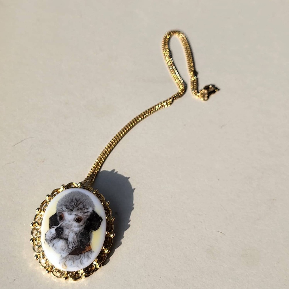 Vintage Gold Tone Resin Poodle Portrait Brooch Pendant Necklace Gray White - Picture 5 of 10